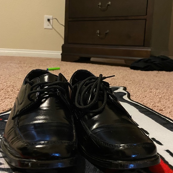 A- 405  boys dress shoes - Picture 2 of 7